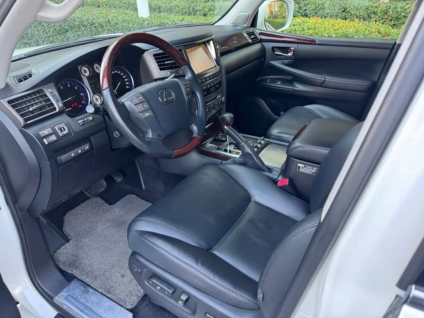 Lexus LX 2012 Model 570 фото 4