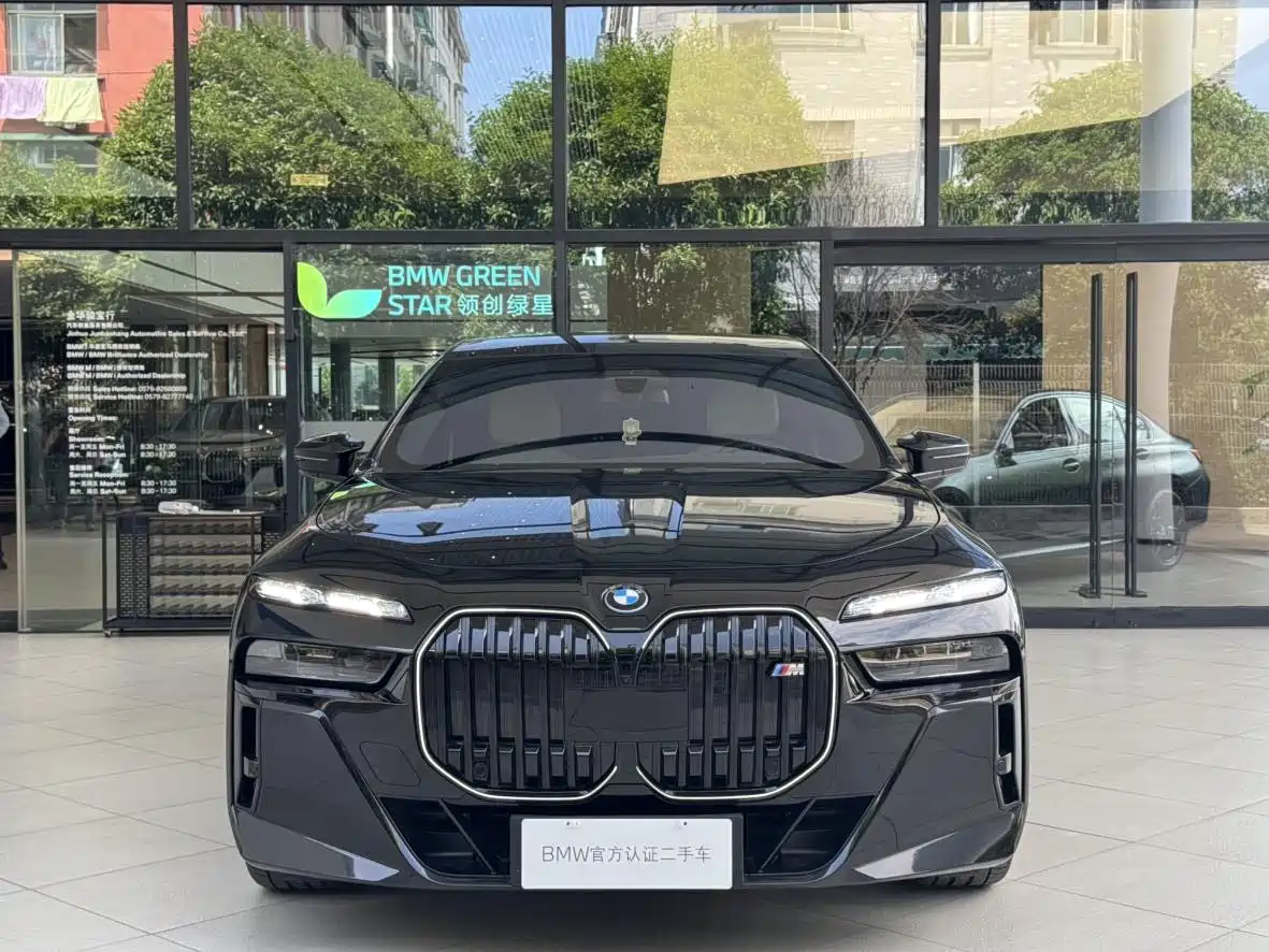 صورة 2 - BMW i7 M70L