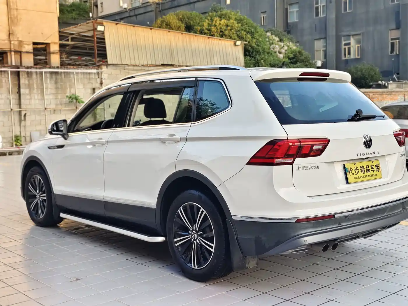 Фото 27 - Volkswagen Tiguan L