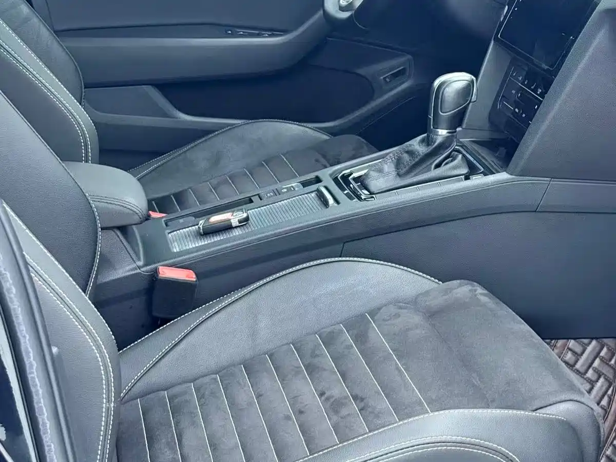 Volkswagen Magotan 2021 330TSI DSG 30th Anniversary Edition фото 12