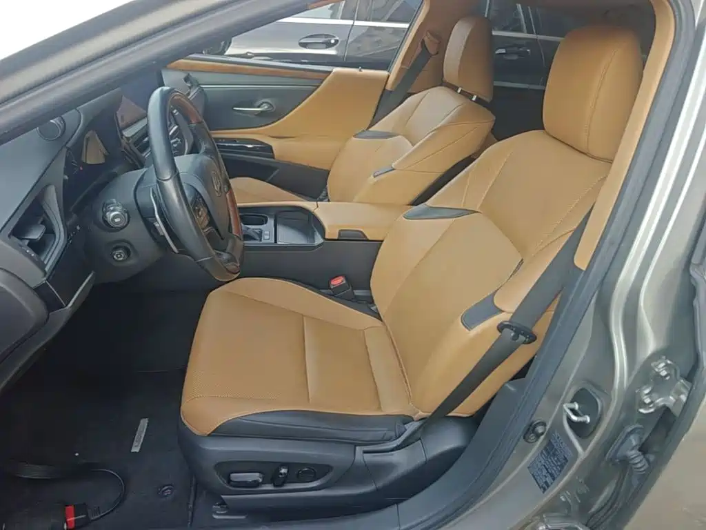 Фото 15 - Lexus ES
