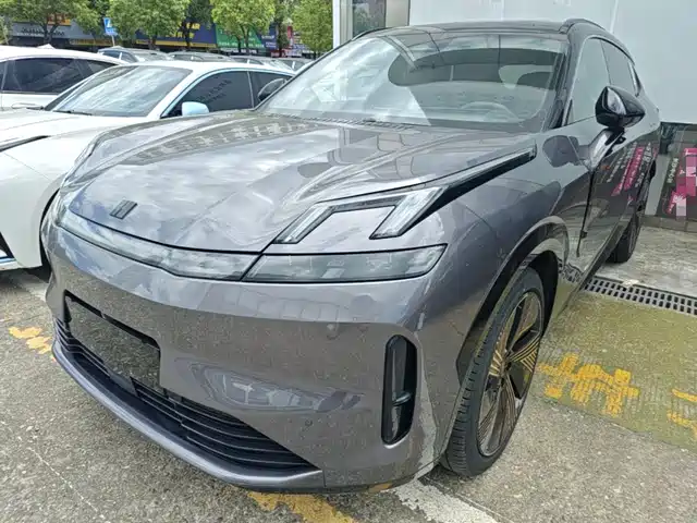  Lynk & Co Lynk & Co 08 EM-P 2023 220km Time Limited Edition
