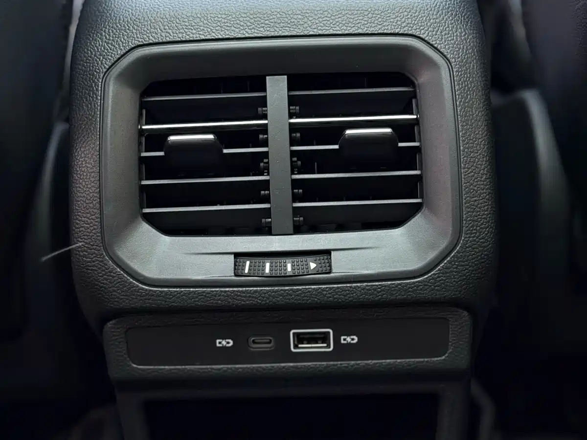 Volkswagen Tharu 2022 280TSI FWD Luxury Edition фото 28