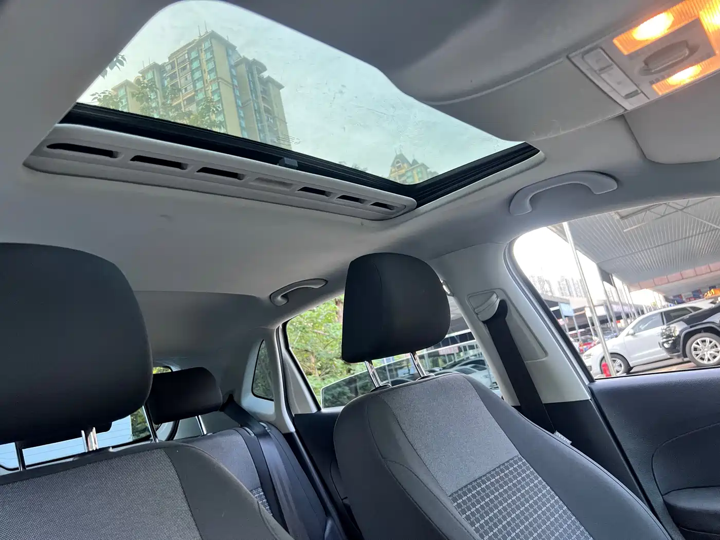 Volkswagen Polo 2016 1.6L Automatic Comfort фото 28