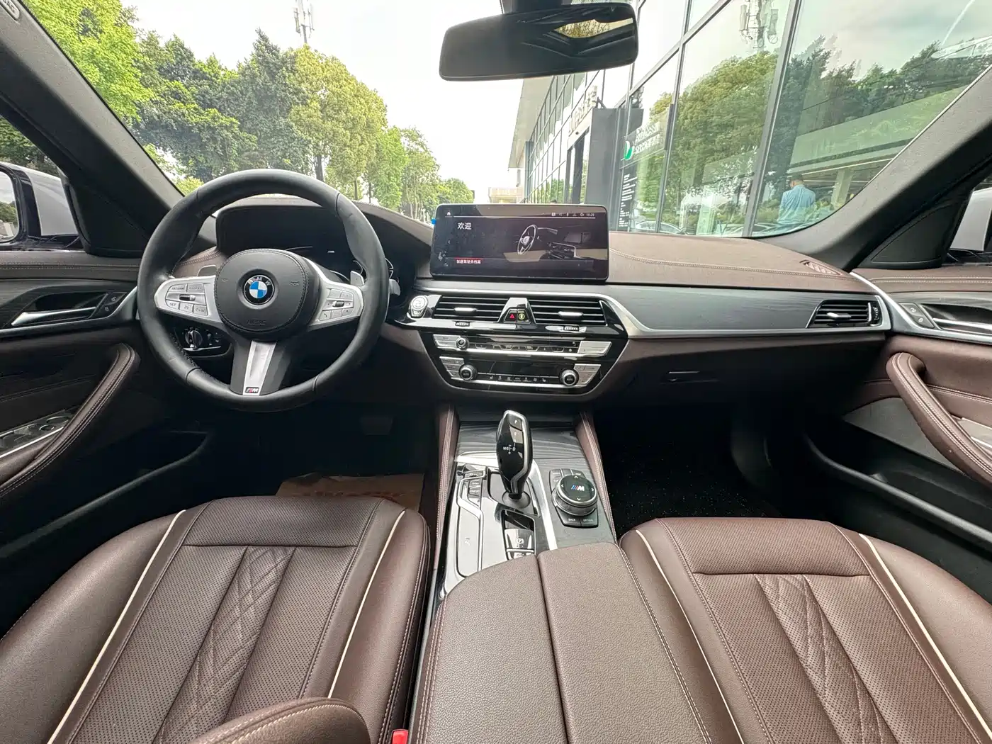 BMW 5 Series 2023 530Li Leading M Sport Package фото 11