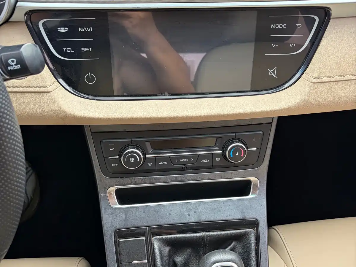 Фото 16 - Geely Emgrand