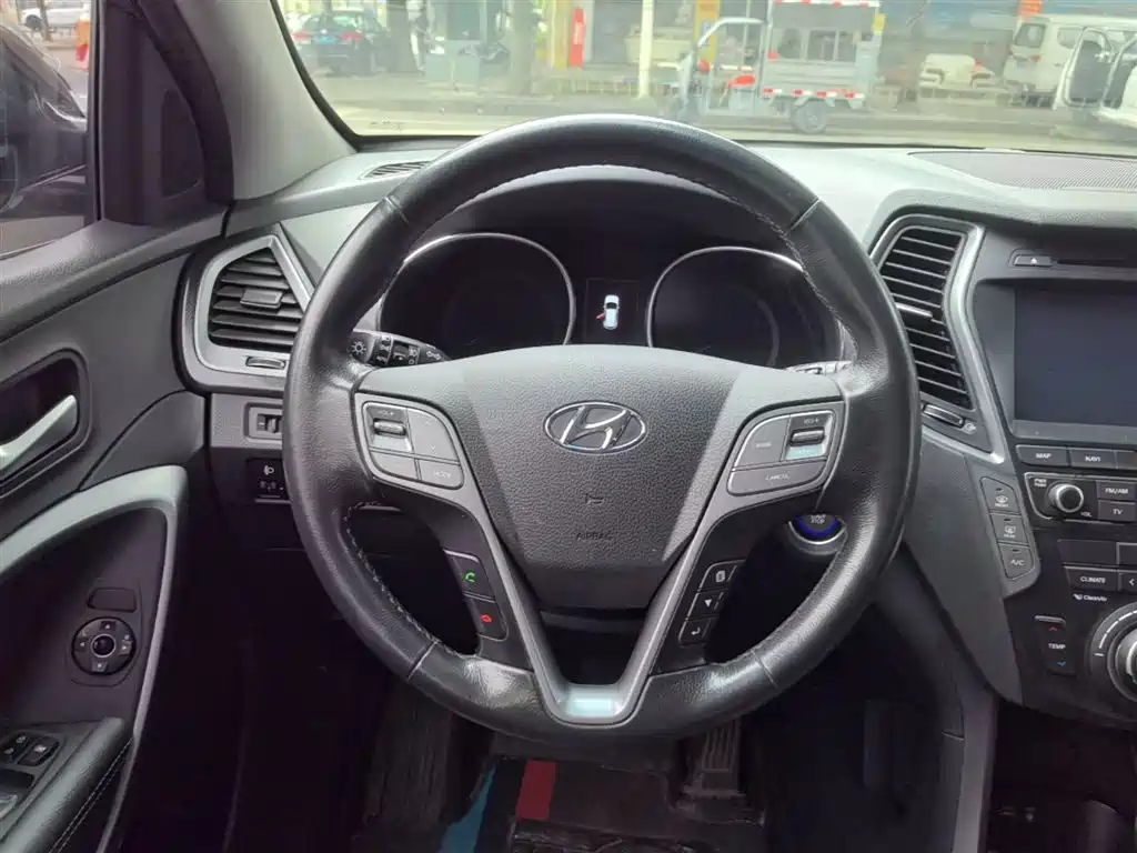 Hyundai Santa Fe 2017 2.0T Automatic 4WD Intelligent 7-Seater фото 11