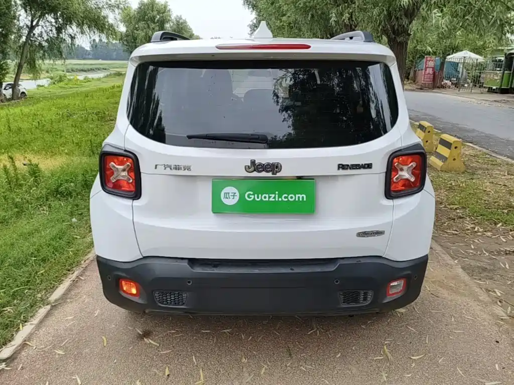 Photo 6 - Jeep Renegade