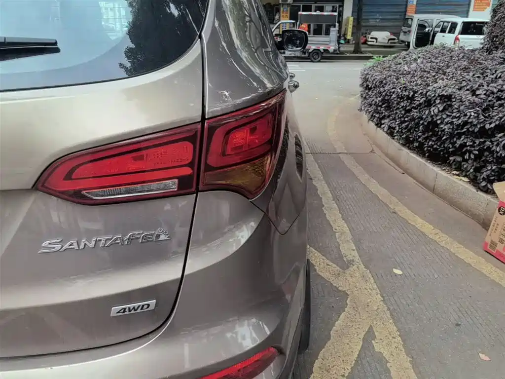 Hyundai Santa Fe 2017 2.0T Automatic 4WD Intelligent 7-Seater фото 8