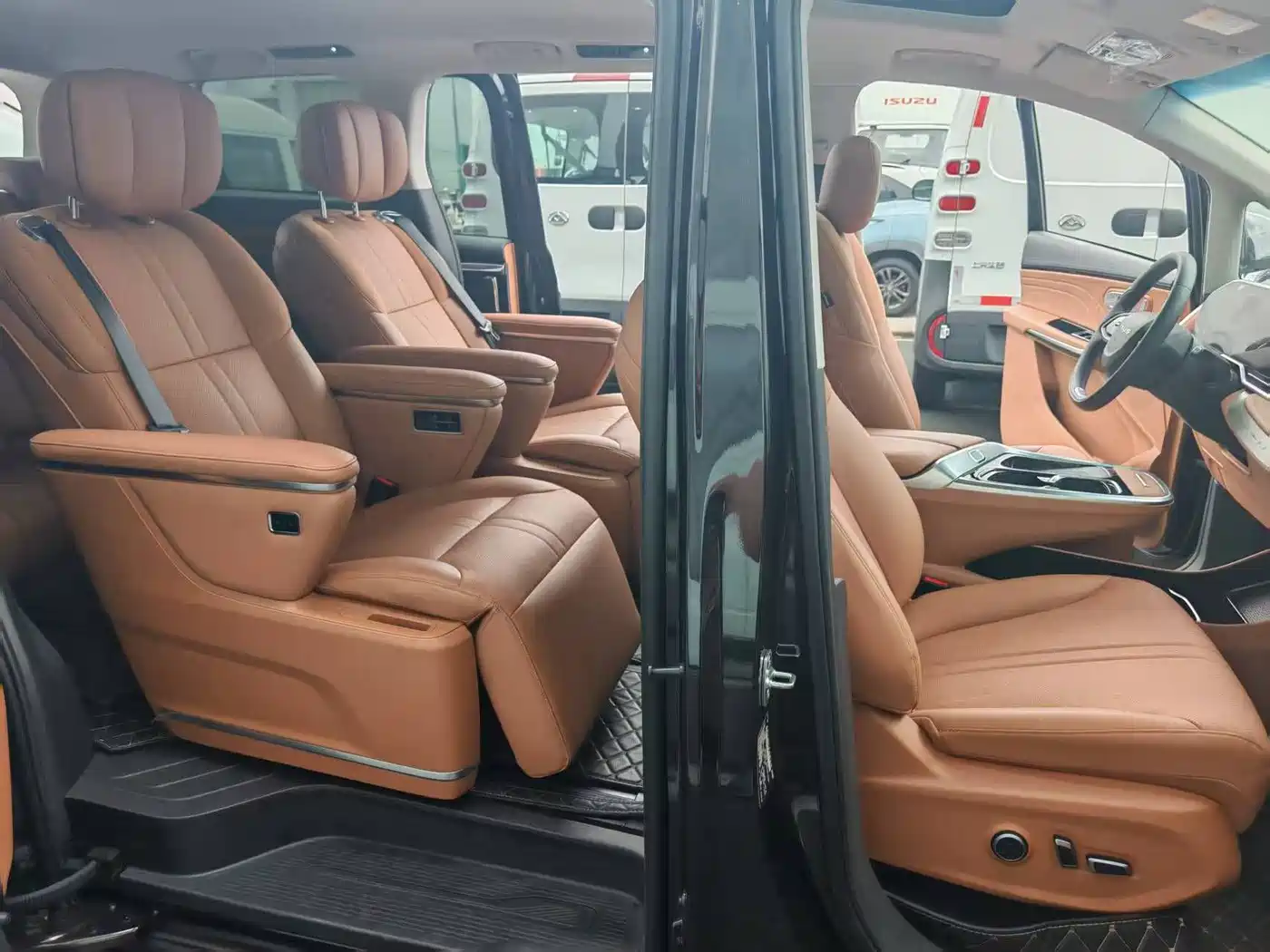SAIC Maxus Dajia 9 2025 Super Hybrid Ultra-Long-Range Grassland Edition 7-Seater фото 11