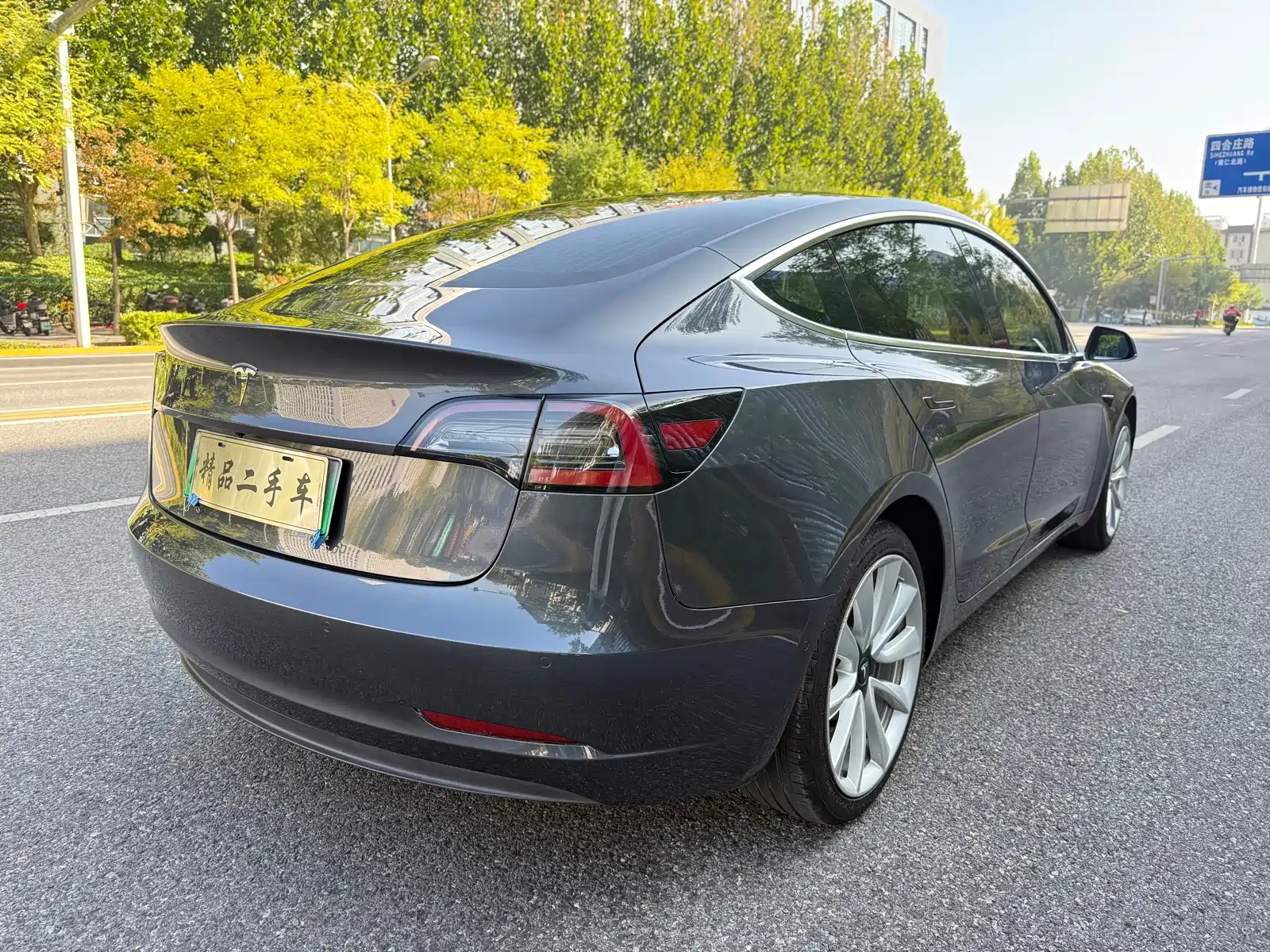 Фото 4 - Tesla Model 3