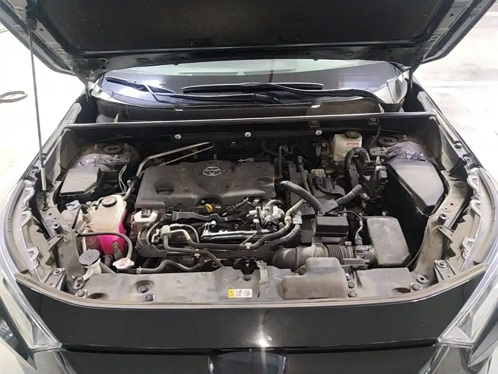 Toyota RAV4 Rongfang 2023 Hybrid 2.5L E-CVT 2WD Elite Edition фото 17