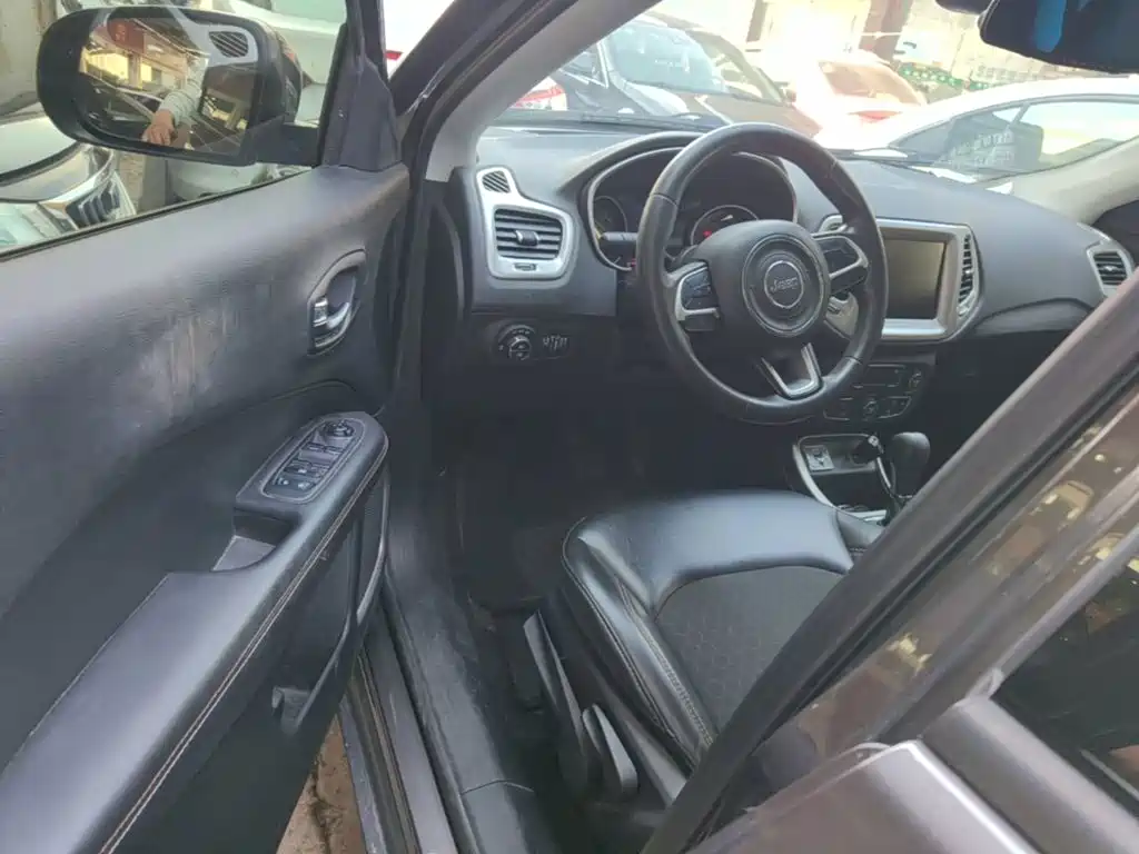 Photo 16 - Jeep Compass