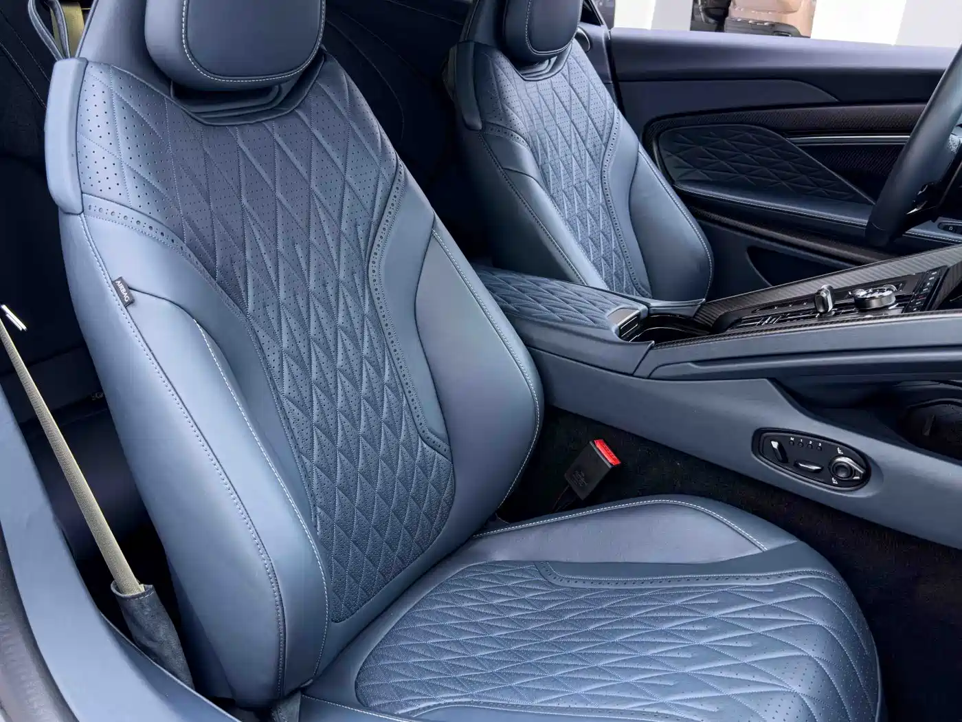 Aston Martin DB12 2024 2025 4.0T V8 Coupe