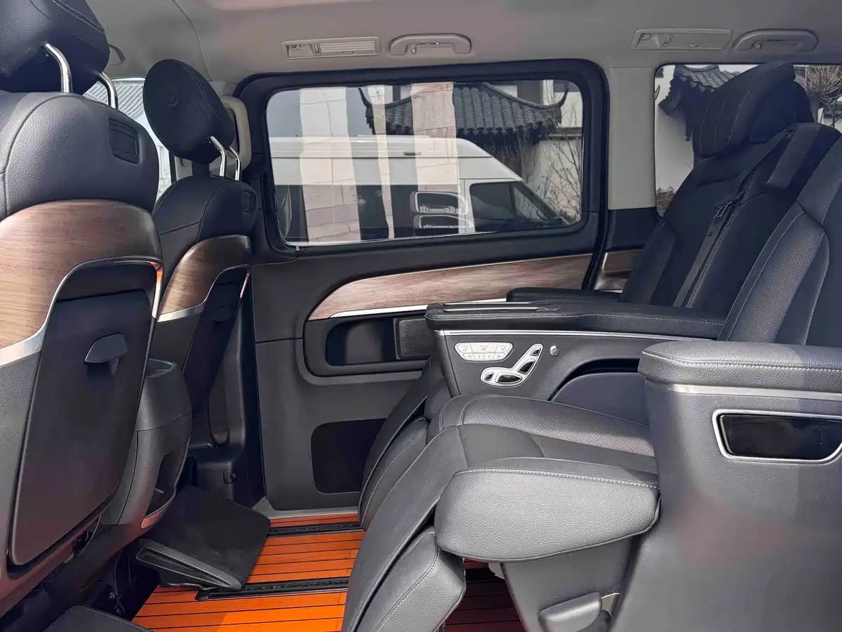 Mercedes-Benz V-Class 2020 Model V 260 L Long Wheelbase Luxury фото 8