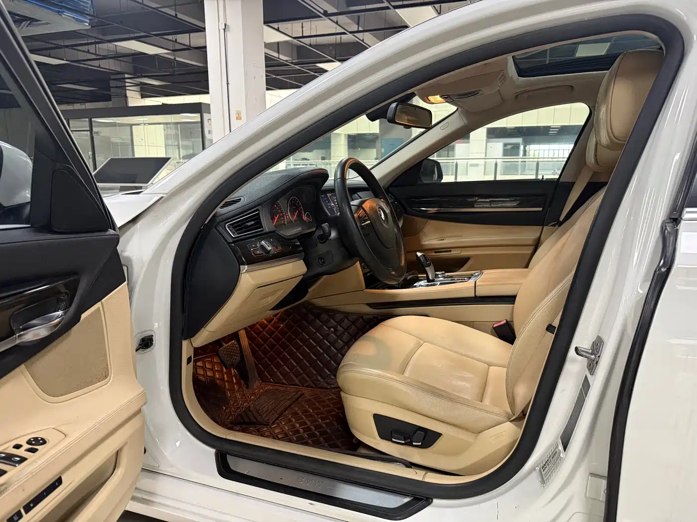 BMW 7 Series 2011 730Li Elegance фото 7