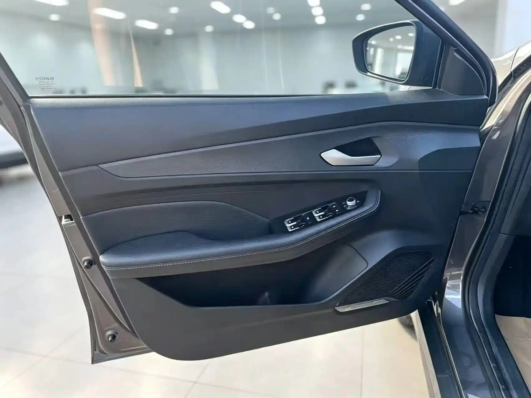 Фото 8 - Geely Binrui