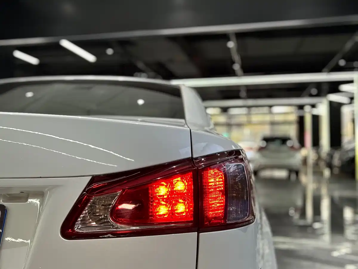 Lexus IS 2011 250 Sport фото 36