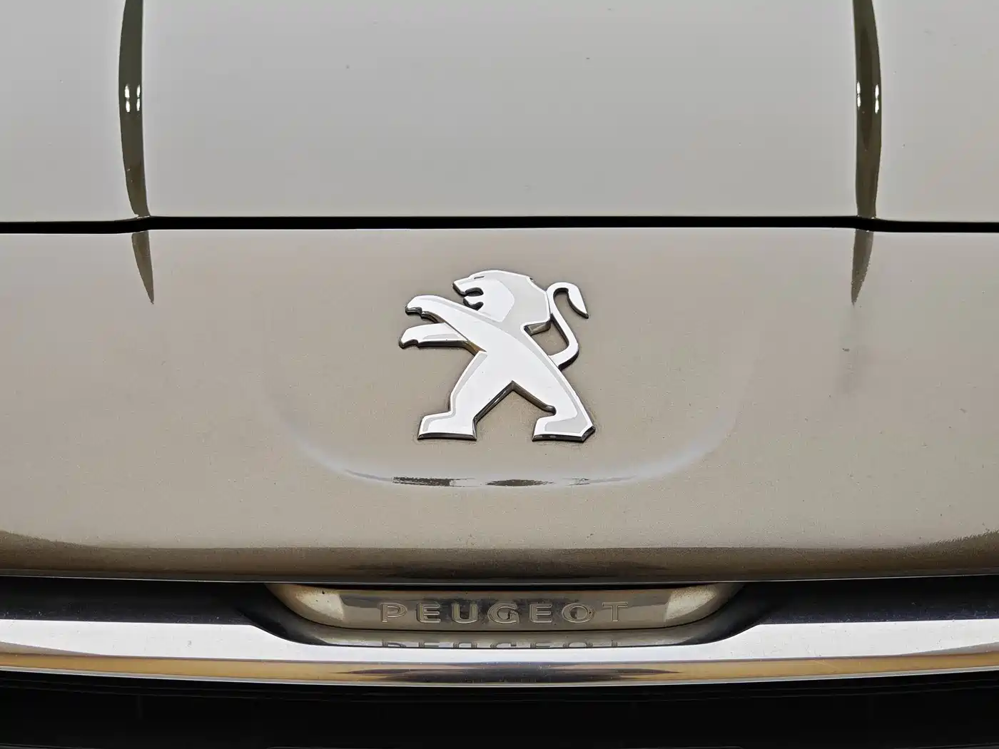 Peugeot 3008 2015 2.0L Automatic Trend Edition фото 3