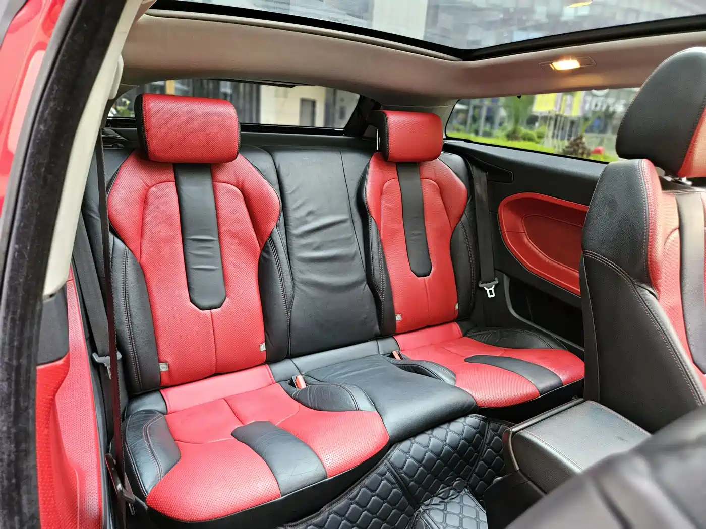 Land Rover Range Rover Evoque (Import) 2013 2.0T 3-door Dynamic Edition фото 9