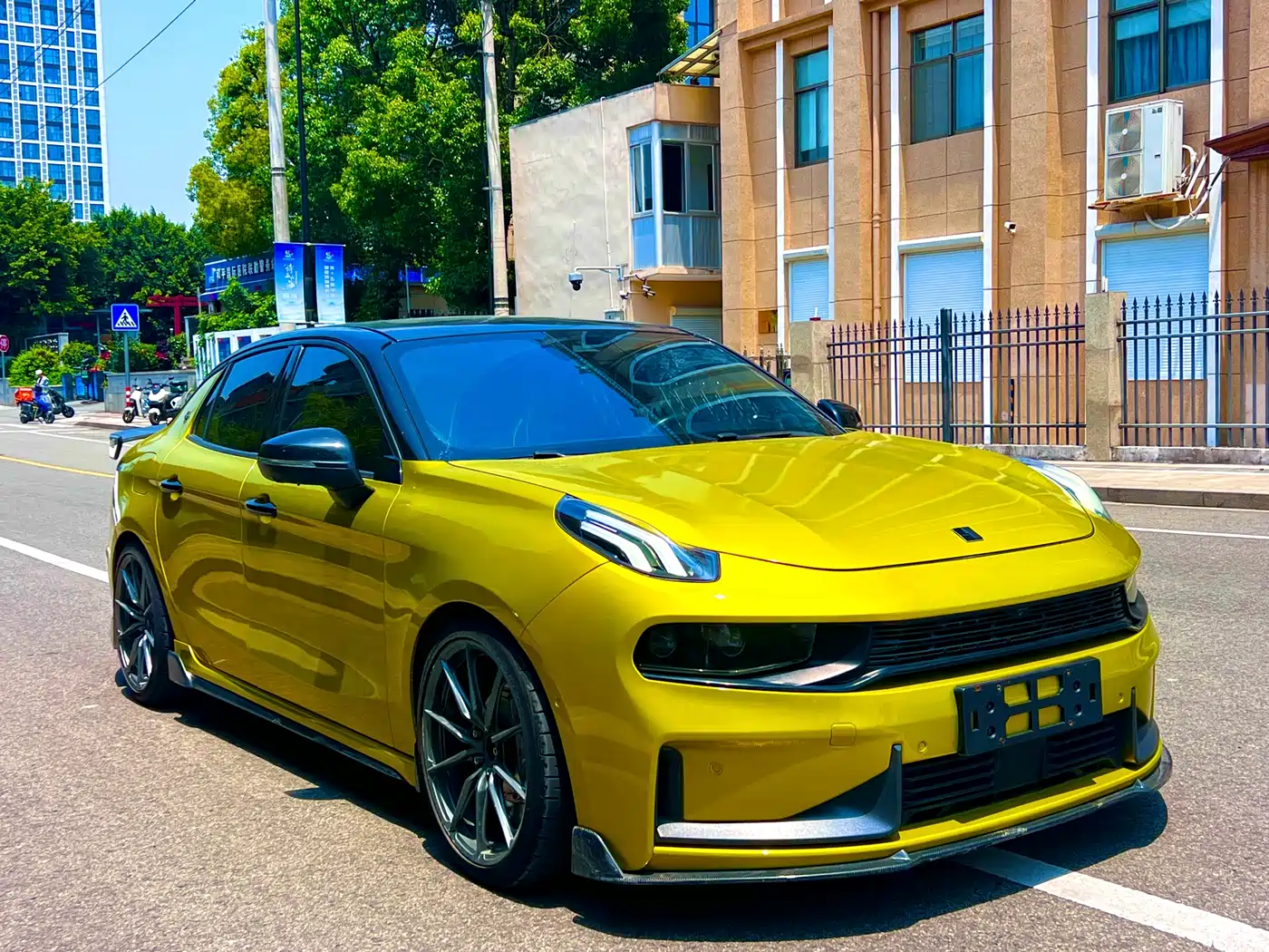 Lynk & Co 03 2021 03+ 2.0TD Auto Wind Rider Edition фото 3