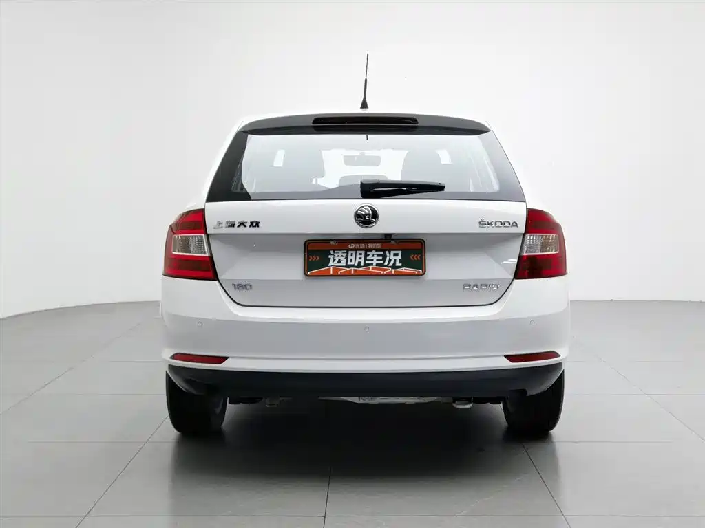 Škoda Skoda Rapid Spaceback 2016 Facelift 1.6L Manual Innovation Edition фото 4