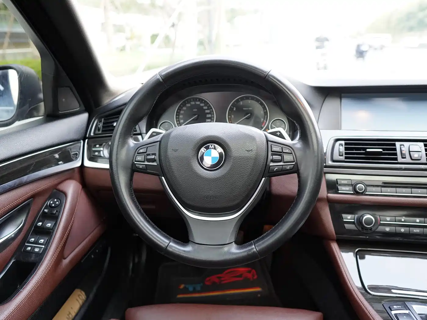 BMW 5 Series 2011 535Li Luxury фото 8