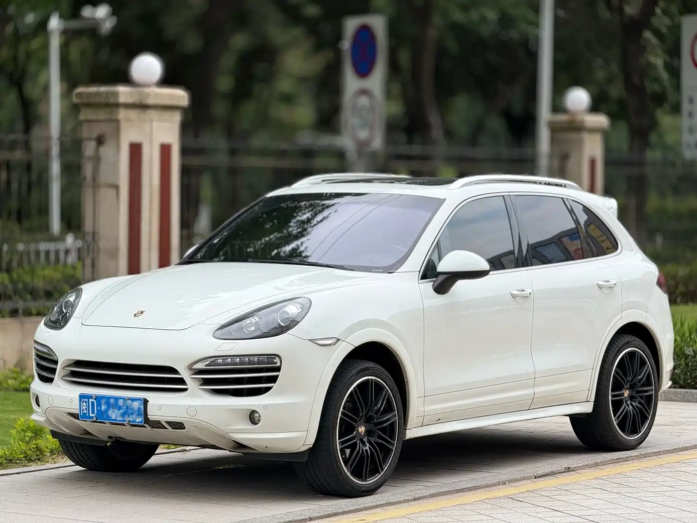 Porsche Cayenne 2014 Cayenne Platinum Edition 3.0T