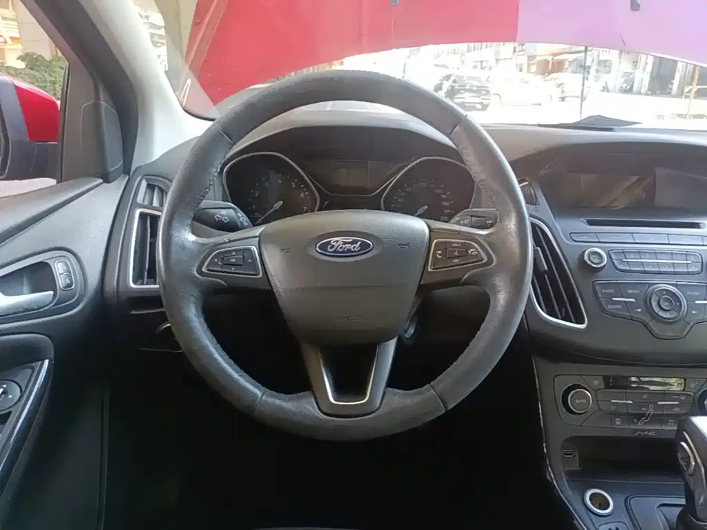 Фото 11 - Ford Focus