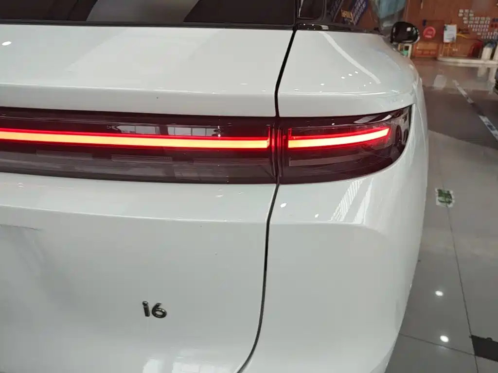 Photo 8 - Li Auto i6
