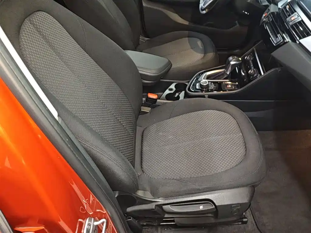 BMW 2 Series Touring 2016 218i Leading фото 25