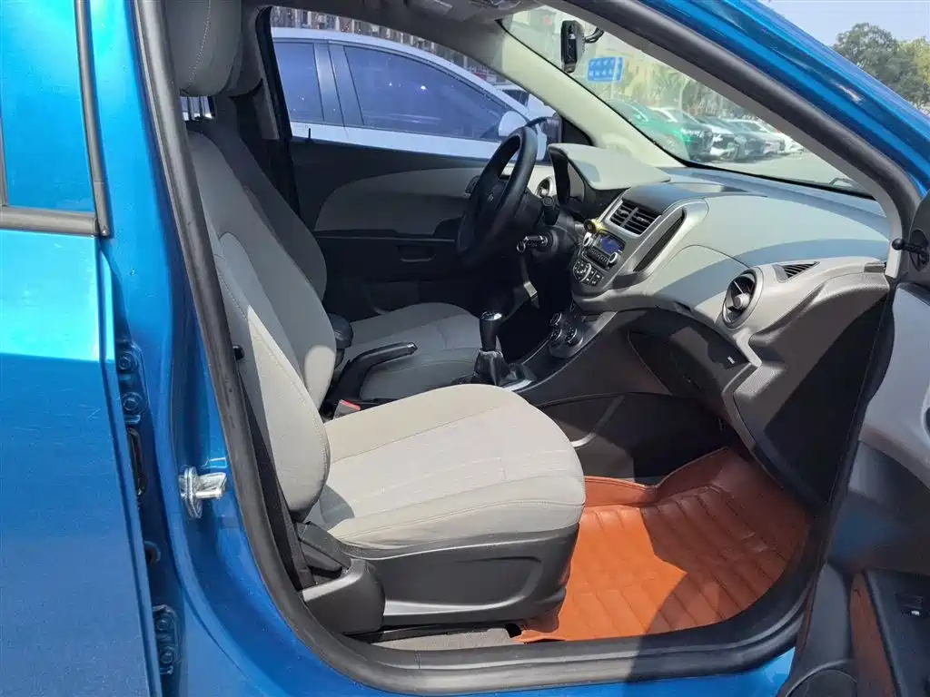 Chevrolet Aveo 2014 Sedan 1.4SL MT Luxury Edition фото 25