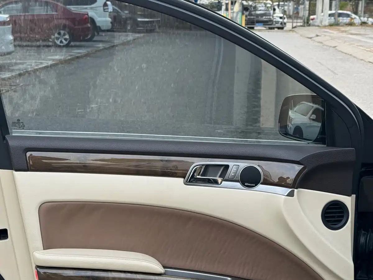 Volkswagen Phaeton 2013 4.2L Poltrona Frau Edition фото 7