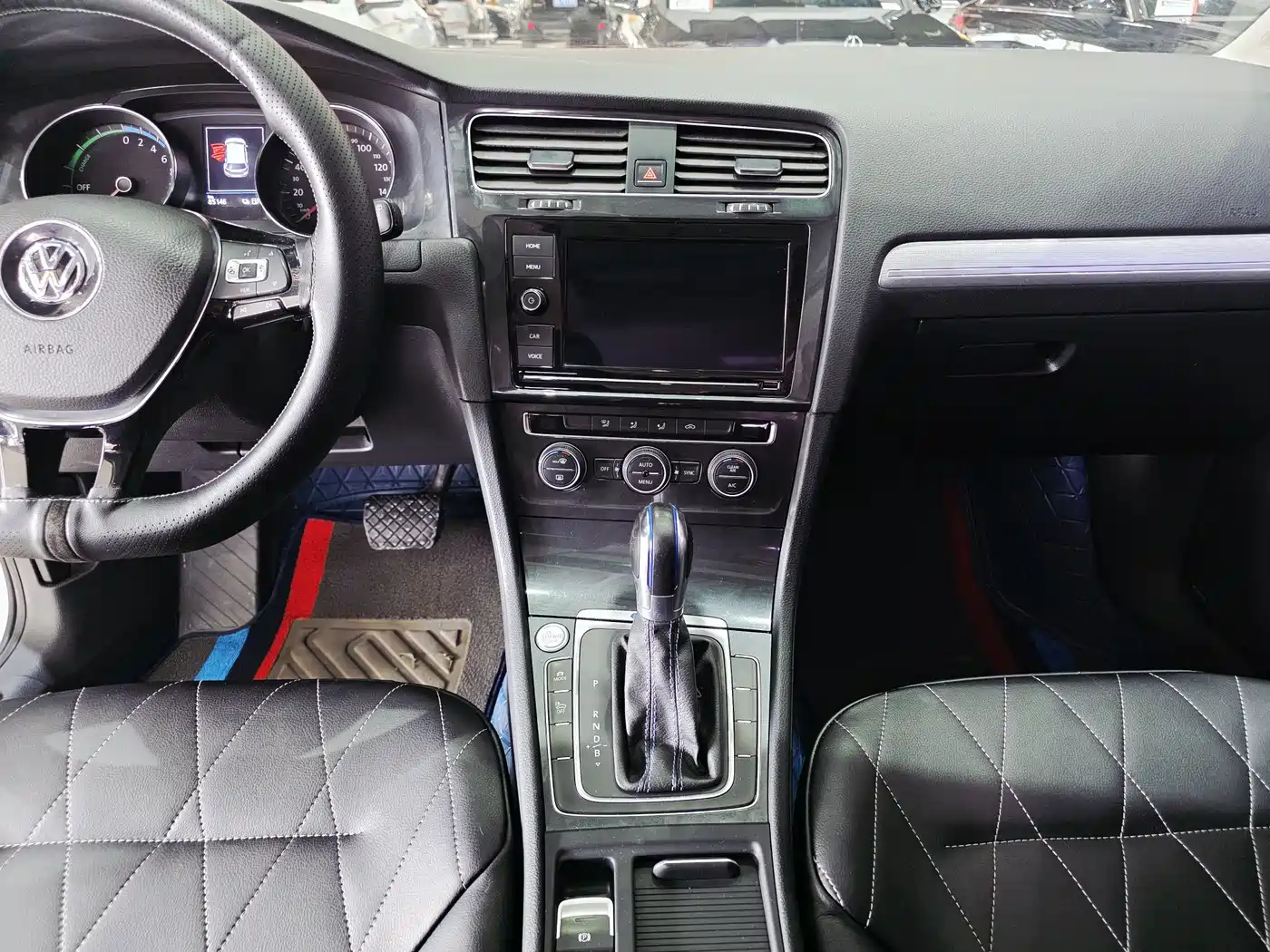 Volkswagen Golf Electric 2020 Chi фото 11