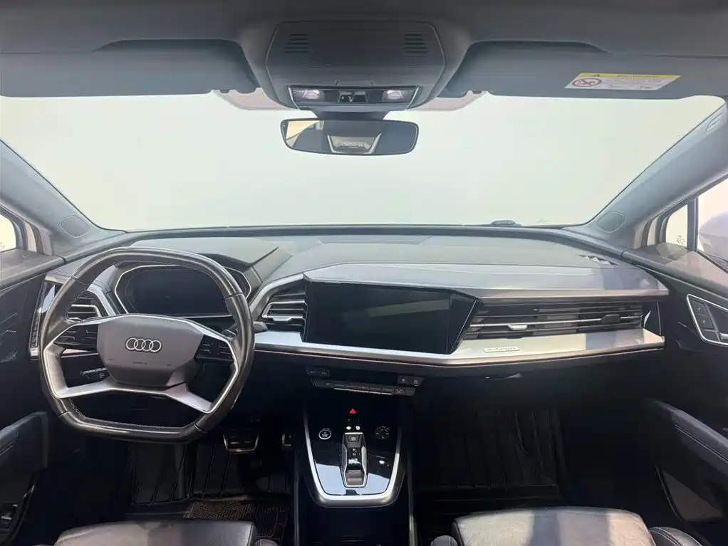 AUDI Q4 E TRON