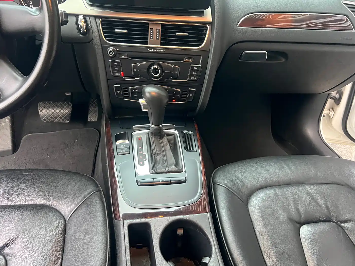 Audi A4L 2010 2.0 TFSI Comfort фото 22