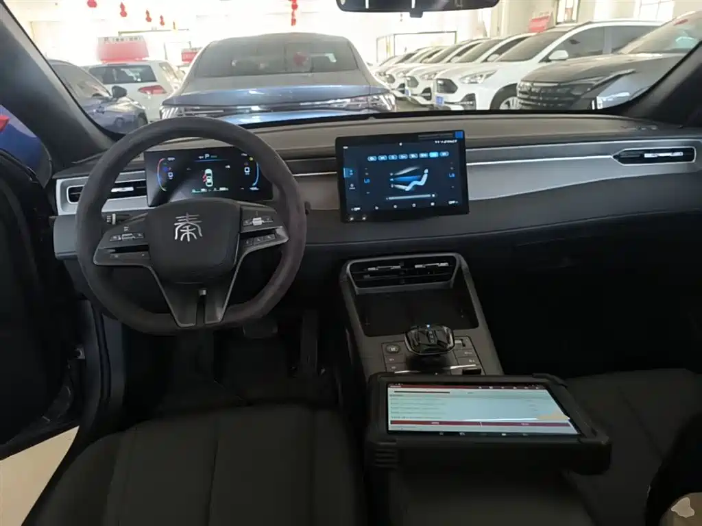 BYD Qin PLUS 2025 DM-i Smart Drive 55KM Leader фото 10
