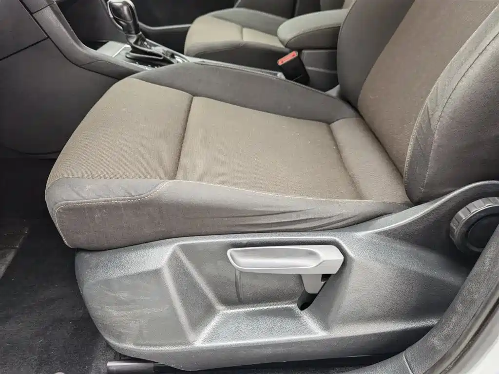 Volkswagen Golf Sportsvan 2016 1.6L Automatic Comfort фото 20