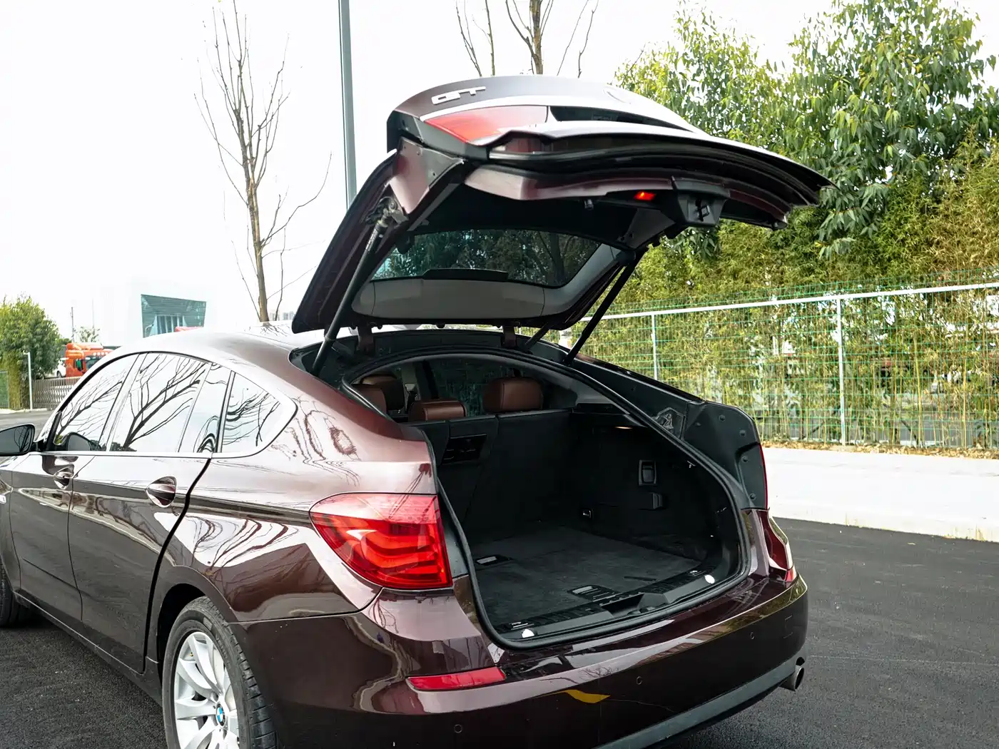 BMW 5 Series GT 2011 535i Elegance фото 27