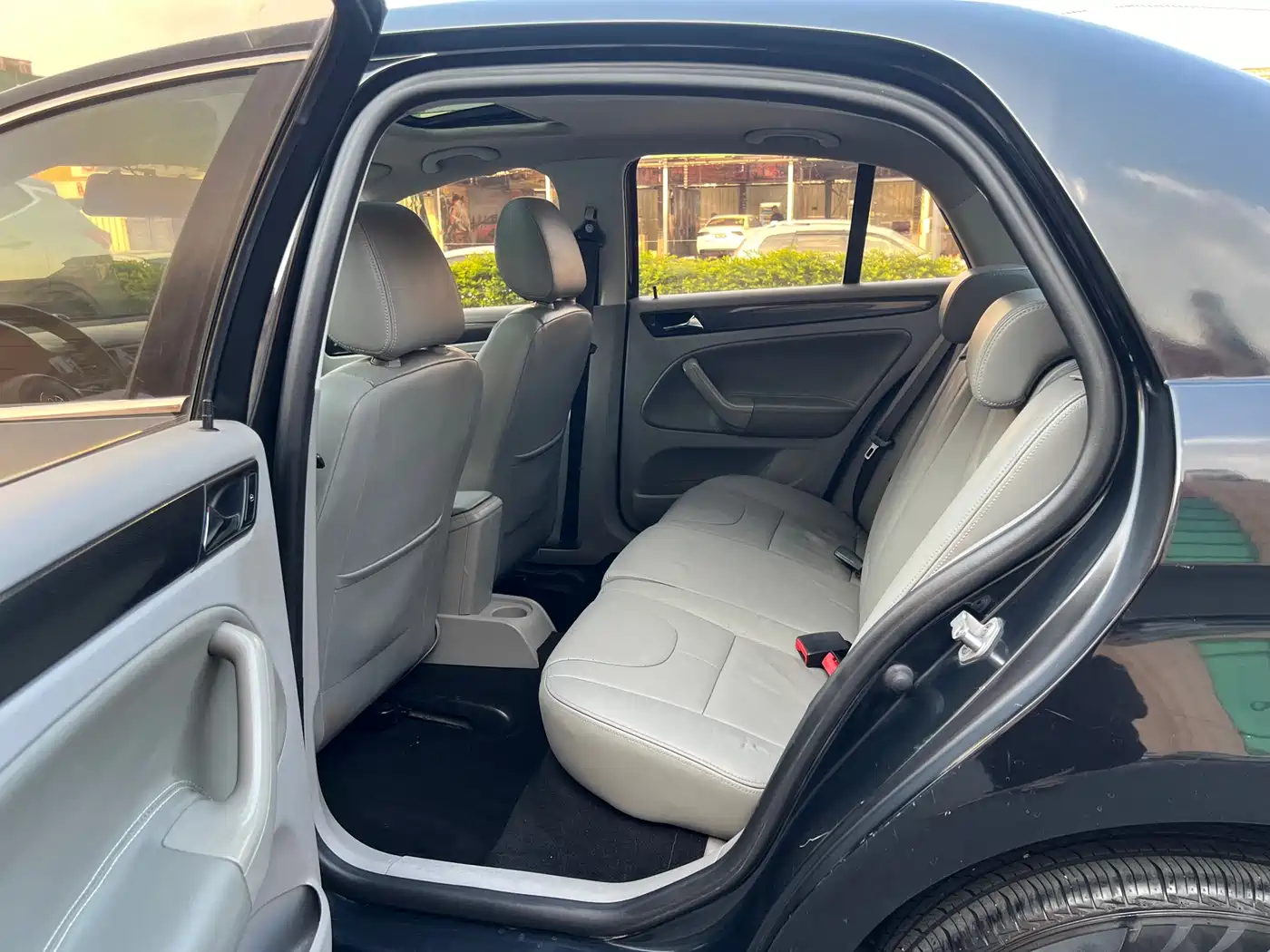 Volkswagen Bora 2013 2012 1.6L Automatic Luxury Model