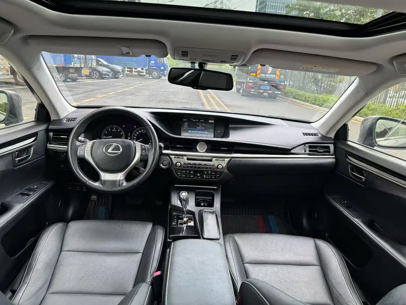 Lexus ES 2014 250 Elegance Edition фото 5
