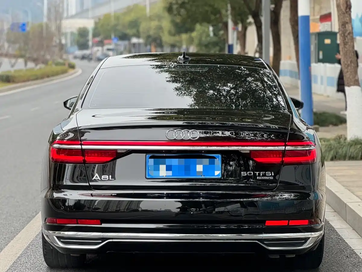 AUDI A8