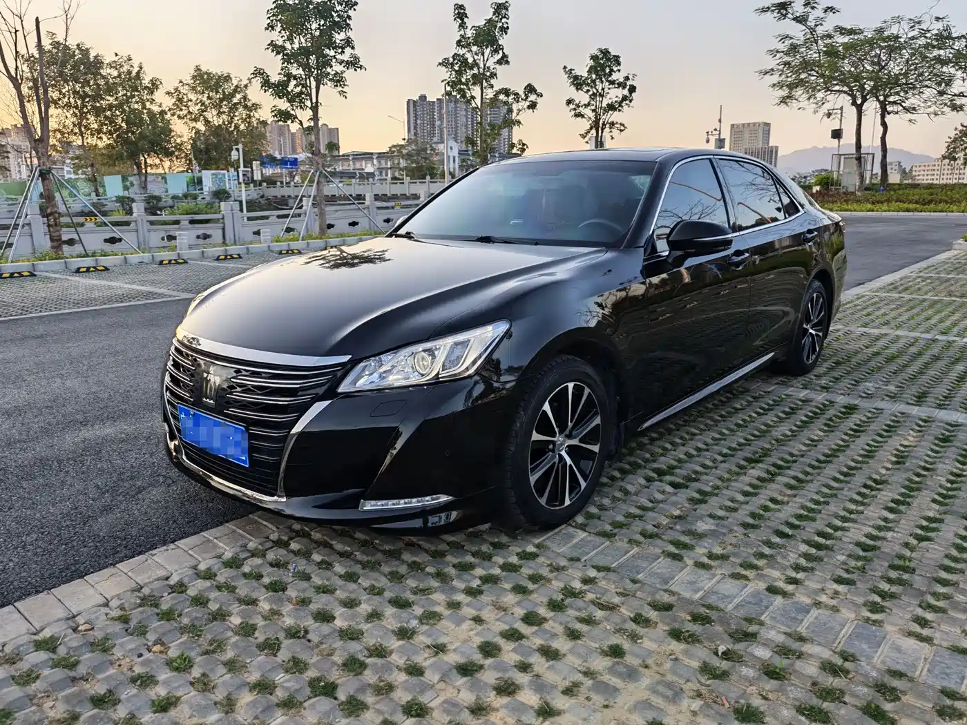 Toyota Crown 2018 2.0T Fashion Edition фото 3