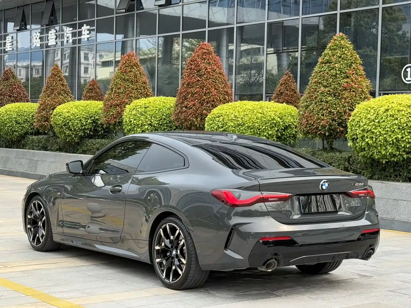 BMW 4 Series 2024 430i M Sport Shadow Edition фото 16