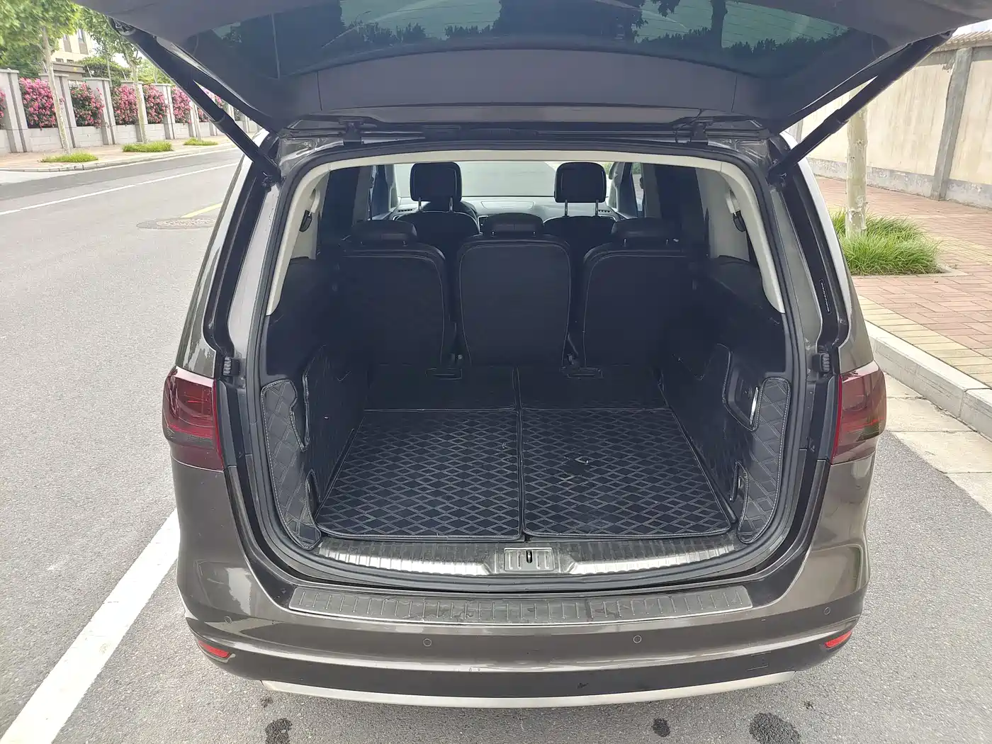 Volkswagen Sharan 2014 2.0TSI Luxury фото 11