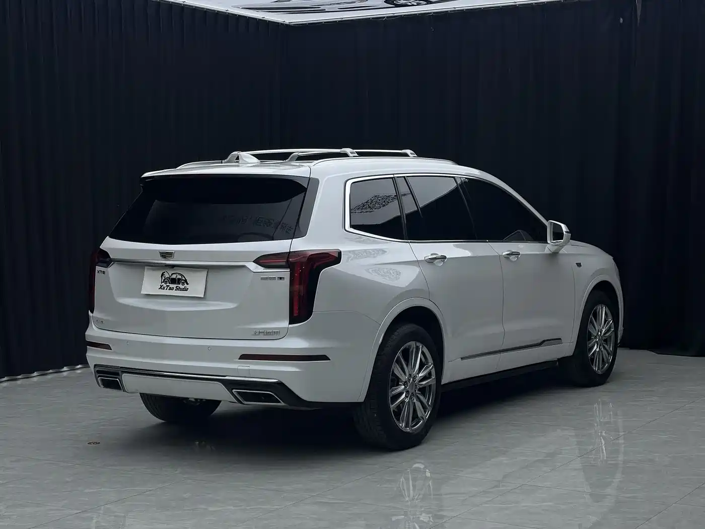 CADILLAC XT6