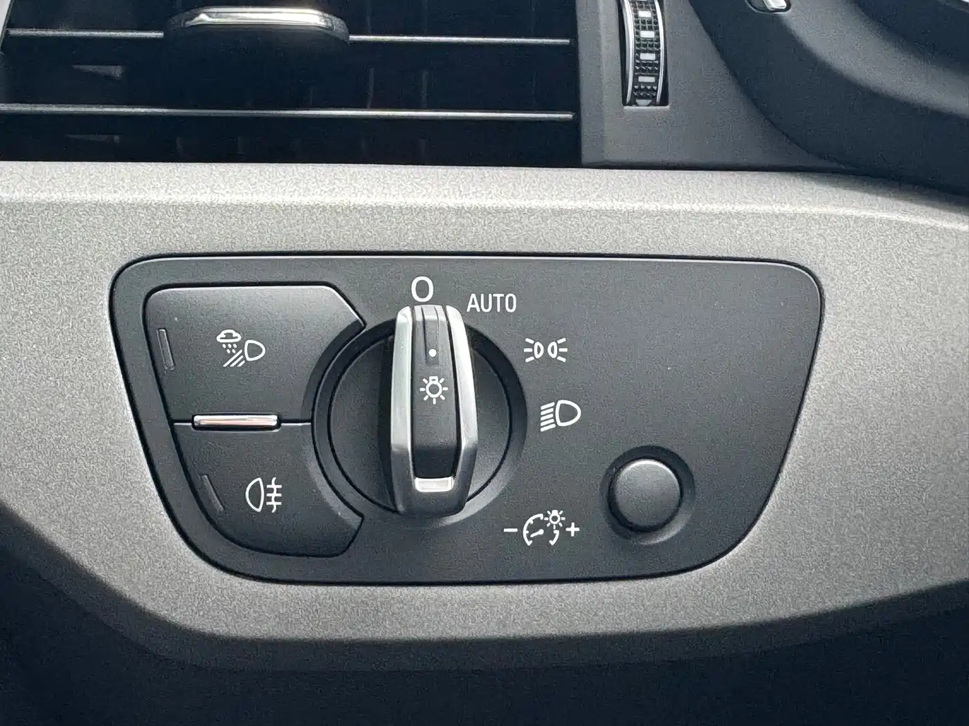 Фото 8 - Audi A4L
