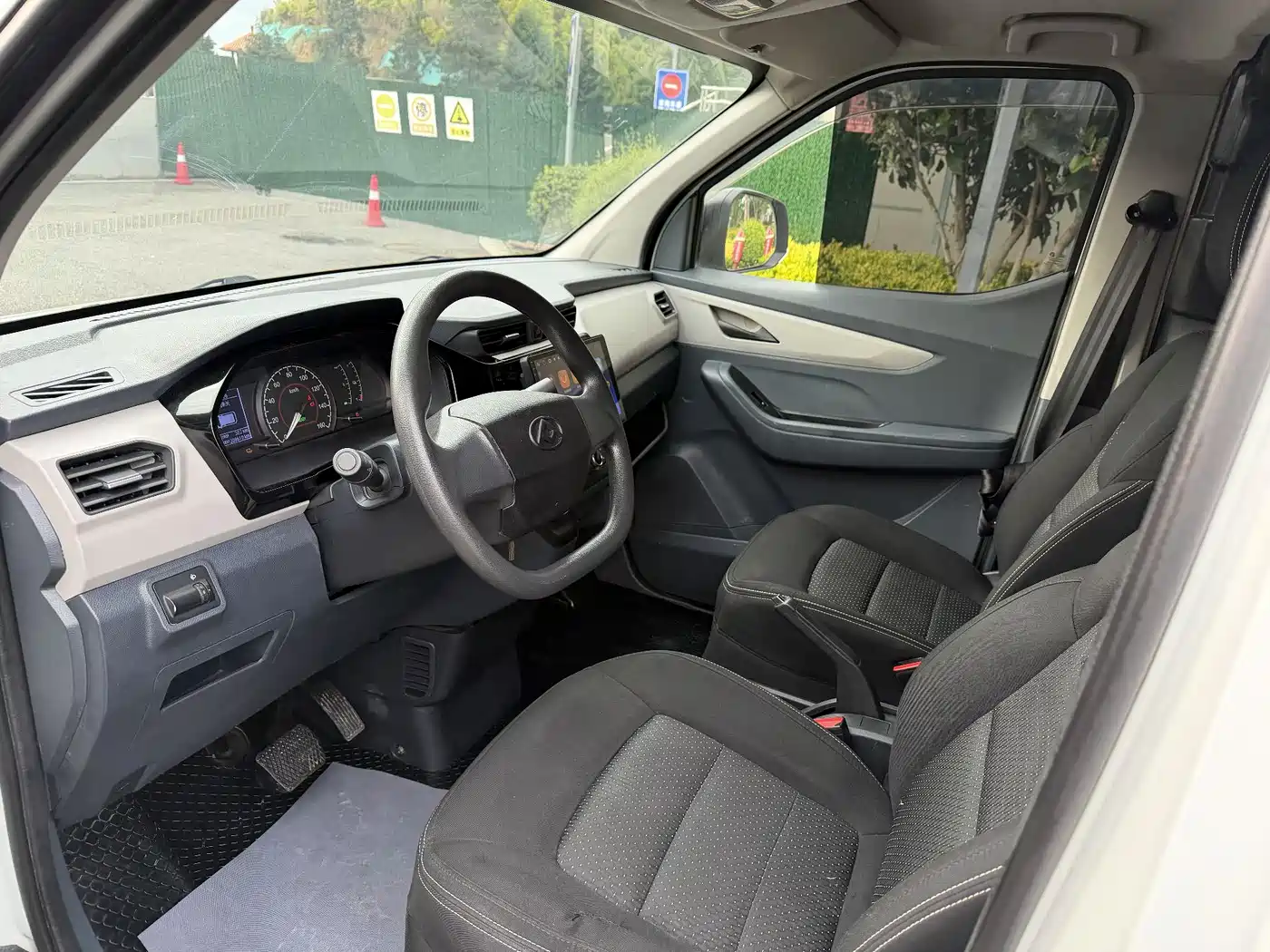 SAIC Maxus Maxus EV30 2022 Pure Electric Smart Logistics Expert Long Axle Guoxuan фото 8