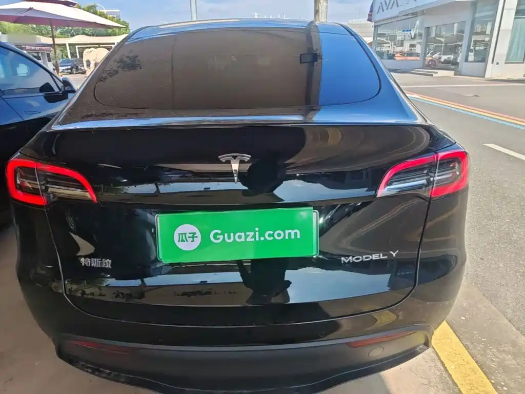 Photo 6 - Tesla Model Y