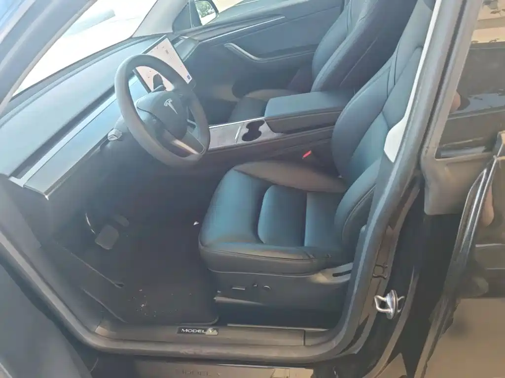 Photo 15 - Tesla Model Y